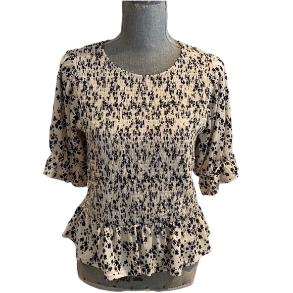 MELLODAY Tops - Melloday Black and Ivory Smocked Peplum Floral Blouse Size Medium Short Sleeve